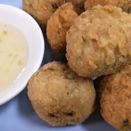 ลูกชิ้นกรอบทอด