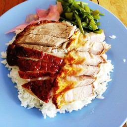 ข้าวเป็ดย่างหมูกรอบ