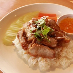 พนักงาน ข้าวหมูอบ