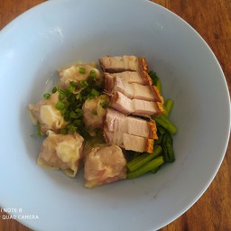 เกี๊ยวน้ำหมูกรอบ