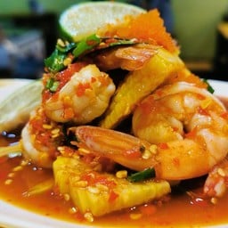 ยำกุ้งลวก (ปลาร้า)