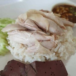 คุณวรรณข้าวมันไก่ ขาหมู