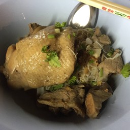 ก๋วยเตี๋ยวไก่ตุ๋น-หมูตุ๋น อุดมสุข