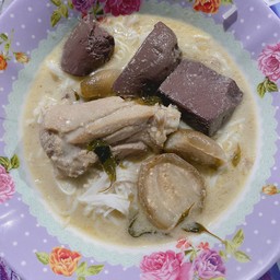ขนมจีนต้นยาง สองพี่น้อง (ตลาดหนองหอย) หนองหอย