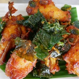 ไก่กรอบนอก นุ่มใน หอมสมุนไพร