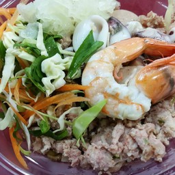 ยำแหนมรวมทะเล