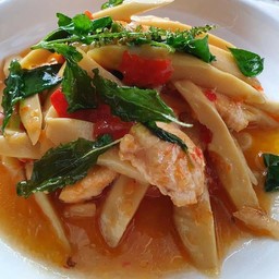 ผัดหน่อไม้ไก่