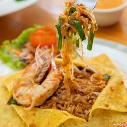  “ผัดไทยห่อไข่” เส้นผัดไทยเหนียวนุ่ม ผัดจนงวด รสชาติเข้มข้น