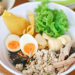 เส้นหมี่หมูสาหร่าย ต้มยำ