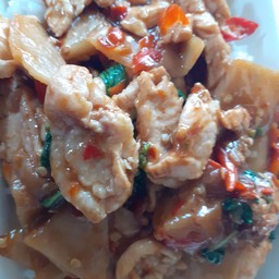กระเพราหมูชิ้น+ราดข้าว