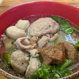 ก๋วยเตี๋ยวหมูรวม 50 บาท