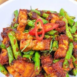 ผัดพริกแกง ราดข้าว