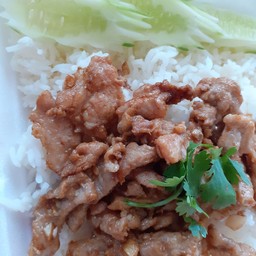 หมูทอดกระเทียม(กับข้าว)