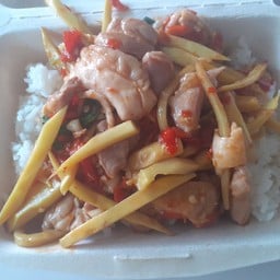 กระเพรา+ไก่ราดข้าว
