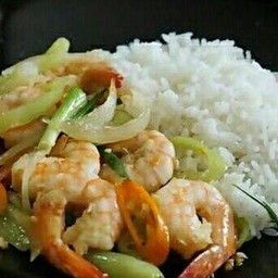 ผีดพริกหยวกกุ้งราดข้าว