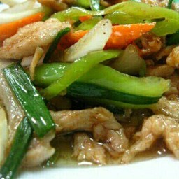 ผัดพริกหยวกหมูนุ่มราดข้าว