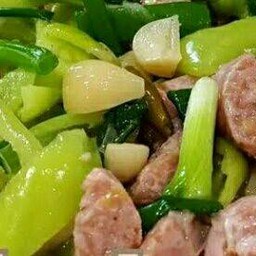 ผัดพริกหยวกแหนมหมูราดข้าว