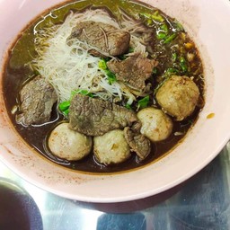 ก๋วยเตี๋ยวเนื้อ