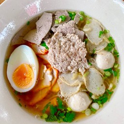 เตี๋ยวยำแม่แดง