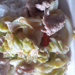 ผัดกะหล่ำหมูชิ้น+ราดข้าว
