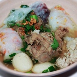 "ก๋วยเตี๋ยวปากหม้อ ไส้แตก" by แม่บังอร ร่วมสุข สายไหม22