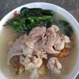เส้นใหญ่ราดหน้าหมู