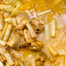 แกงไก่หยวกกล้วย