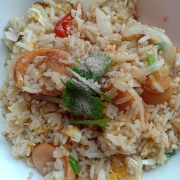ข้าวผัดไส้กรอก