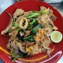 ราดหน้าชากังราว ตรงข้ามศูนเบ้น
