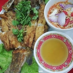 ปลากะพงทอดน้ำปลา