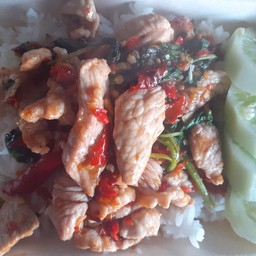 กระเพรา+เครื่องในไก่(ราดข้าว)