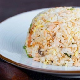 ข้าวผัดแซลมอน (F)