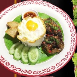 ข้าวกะเพราถาดปลาดุก