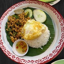 ข้าวกะเพราถาดไก่