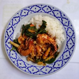 ข้าวราดพริกเผารวมมิตร (ไก่, กุ้ง, หมึก, เนื้อ)