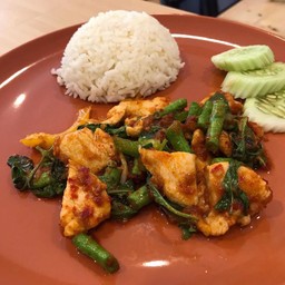 ข้าวพริกแกงถั่วไก่