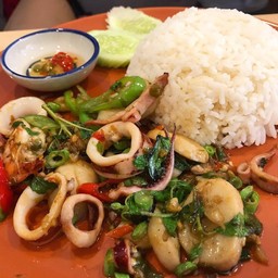 ข้าวผัดกะเพราทะเล