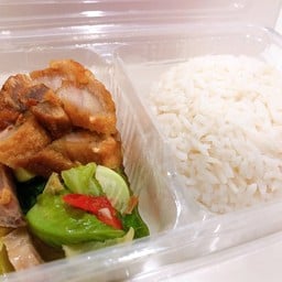 ข้าวราดแขนงหมูกรอบ