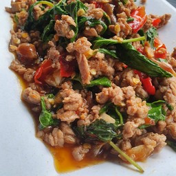 เนื้อสับผัดกระเพรา