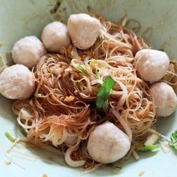 ก๋วยเตี๋ยวลูกชิ้นหมู ตลาดพลู