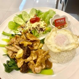 ข้าวคะน้าเห็ดหอมผัดหมูนุ่ม+ไข่ดาว ส่งฟรี