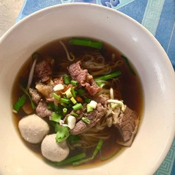 ก๋วยเตี๋ยวป้าแต๋ว หมูตุ๋น-เนื้อตุ๋น