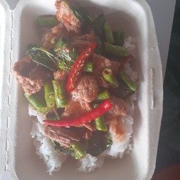 พริกแกงหมูชิ้น+ราดข้าว