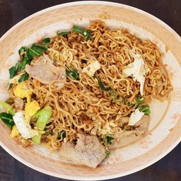 มาม่าผัดซีอิ๊วหมู