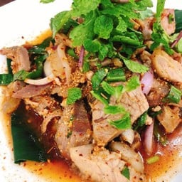 คอหมูย่างน้ำตก