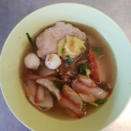 บะหมี่เกี๊ยวหมูแดง