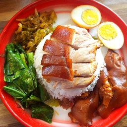 ขาหมูตุ๋นยาจีนตลาดท้ายรถนาคา