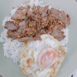 หมูทอดกระเทียมราดข้าว