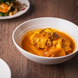 แกงเหลืองส้มควายปลากระพงยอดมะพร้าว