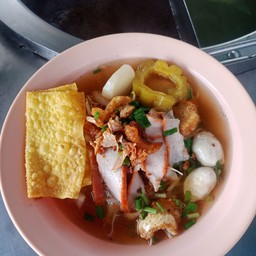 เกี้ยวน้ำหมูแดง